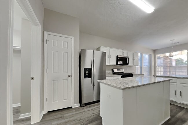 Building Photo - 7022 Echo Pines Dr