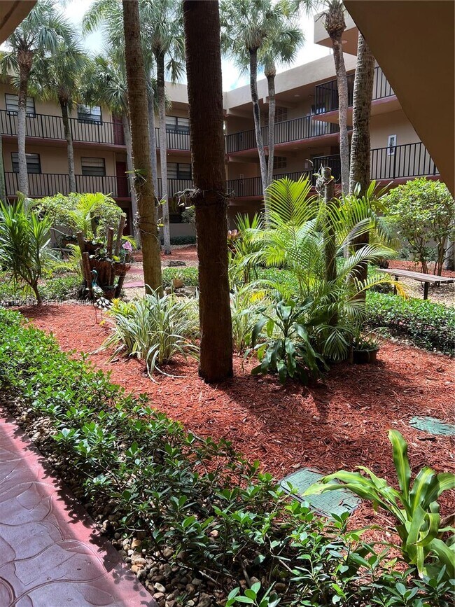 Building Photo - 10845 SW 112th Ave