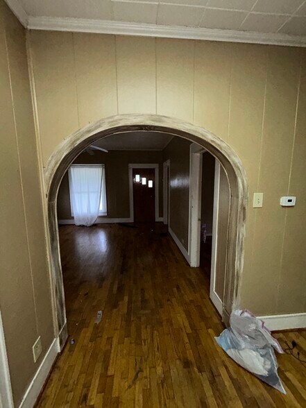 Building Photo - 404 S Thomas St