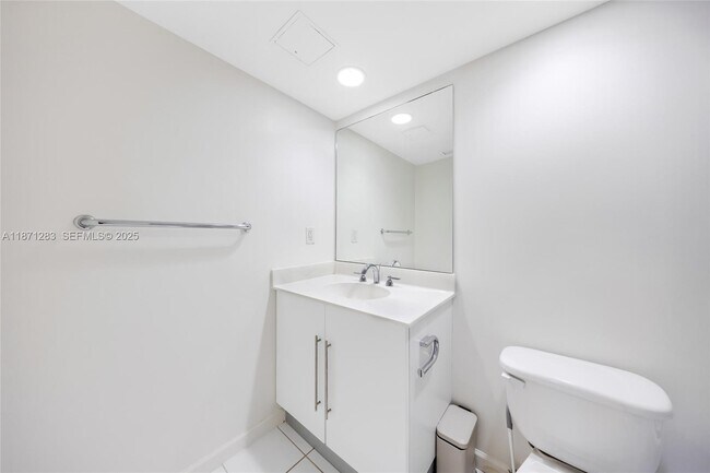 Building Photo - 3000 S Ocean Dr