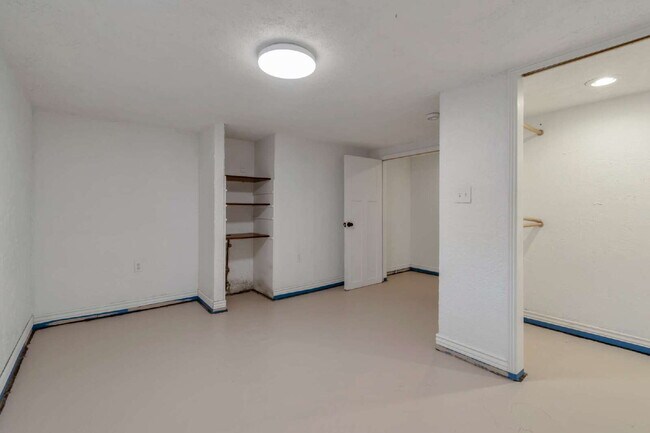 Building Photo - AVAILABLE NOW - Charming Sugar House Bungalow
