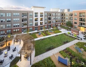 Building Photo - AMLI Addison