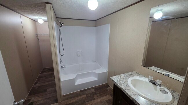 Building Photo - 253 Gibbs Rd
