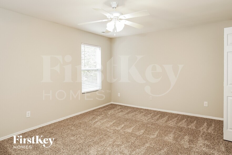 Building Photo - 500 Martha Ct