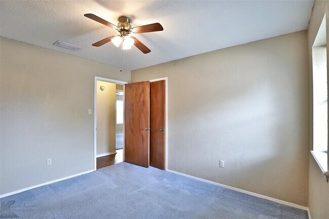 Building Photo - 5210 Meadowick Ln