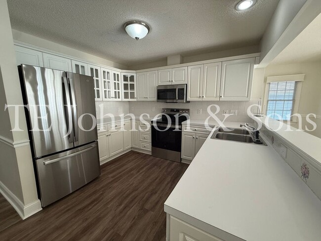 Building Photo - Spacious 3BR Home with Vaulted Ceilings, Gas Logs & Two Car Garage in Winston-Salem