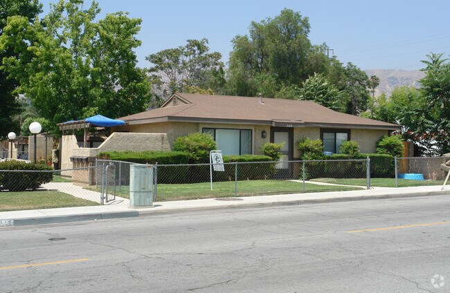 Building Photo - 709-715 Santa Clara St