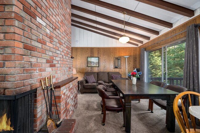 Building Photo - 418 Agate Rd