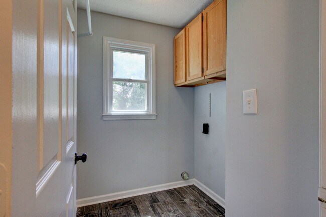 Building Photo - 180 Kings Deer Dr
