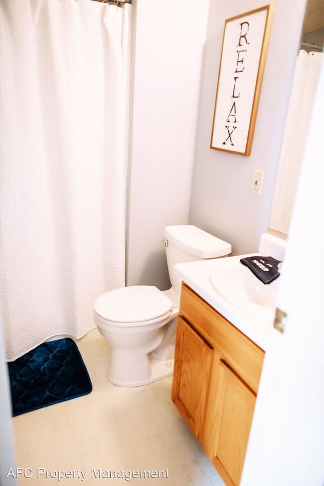 Building Photo - 3 br, 2 bath House - 447 N 24th St.