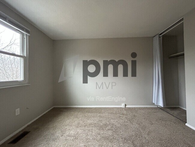 Building Photo - 7490 Stonetrail Way
