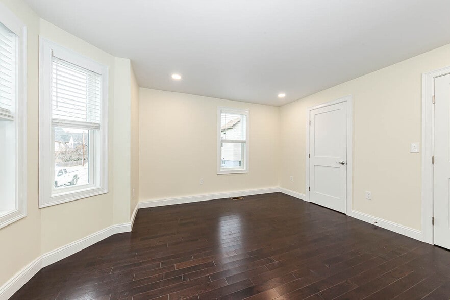 Building Photo - 28 Albion St