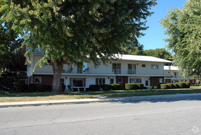 Primary Photo - 12804-12808 Oak Hill Ave