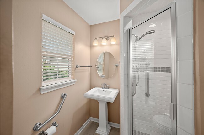 Building Photo - 3725 Murworth Dr