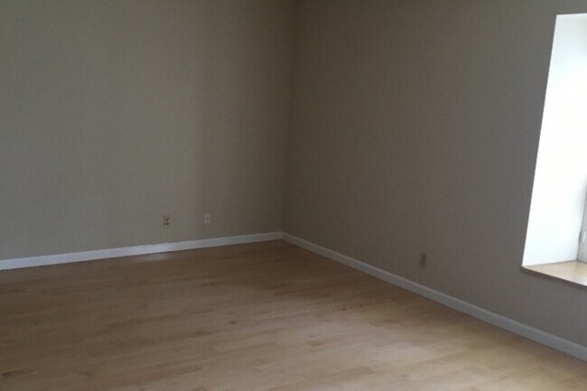 Master Room - 1882 Pandora Ave