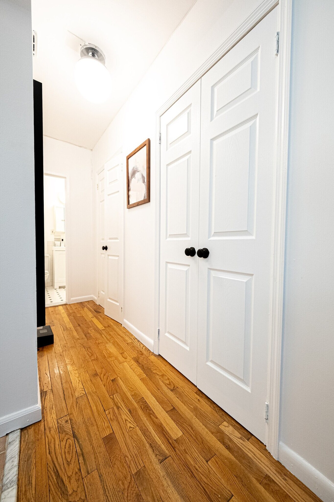 Building Photo - 305 E 95th St