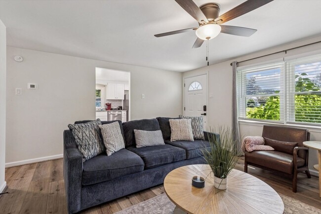 Building Photo - All Inclusive Furnished Rental