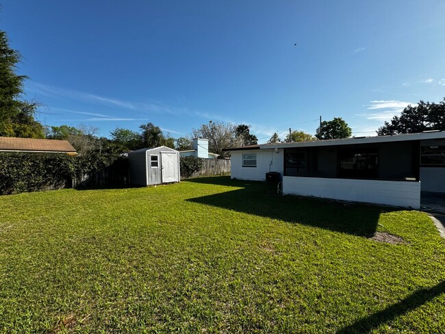 Building Photo - Fully Renovated 3 Bed/ 2 Bath Available Now!