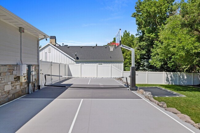 Building Photo - 5976 Woodshire Ln