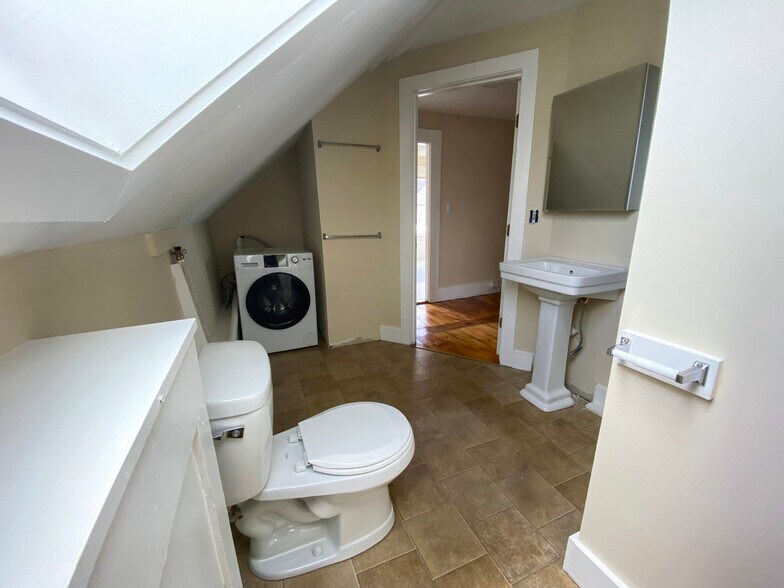 Building Photo - 13 Aubin St
