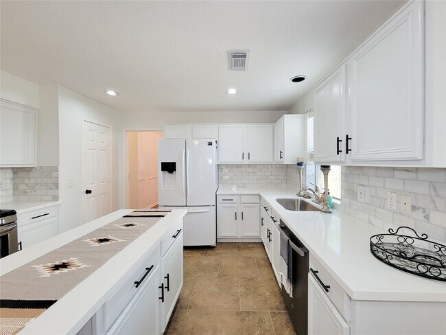 Building Photo - 5810 Forest Land Dr