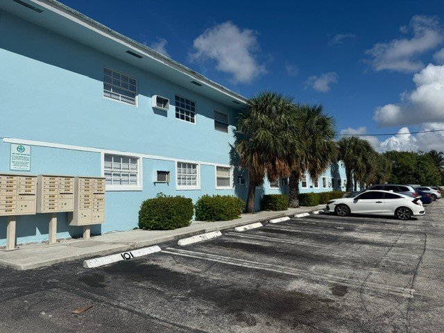 Building Photo - 241 SE 10th Ave