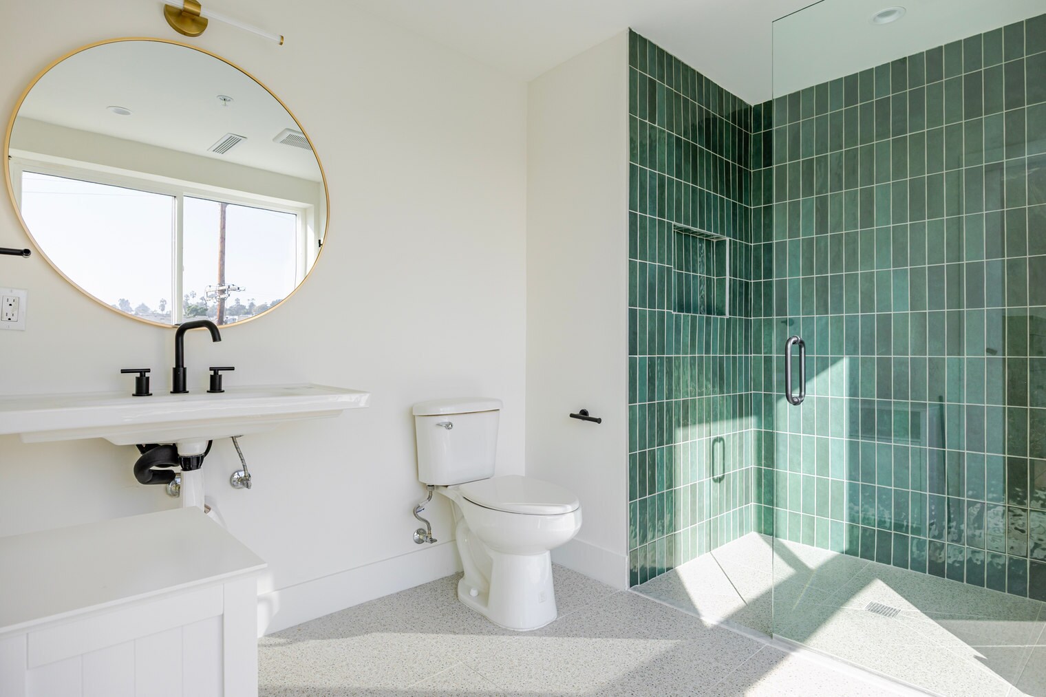 Building Photo - 611 N Virgil Ave