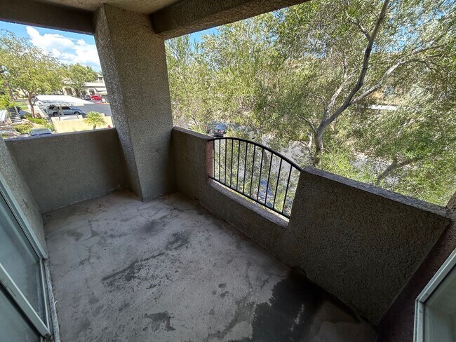 Building Photo - 2 BEDROOM / 2 FULL BATHROOMS LOCATES ON JO...