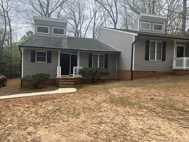 Primary Photo - Great townhome near Crabtree Valley Mall
