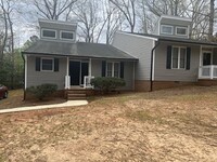 Building Photo - Great townhome near Crabtree Valley Mall