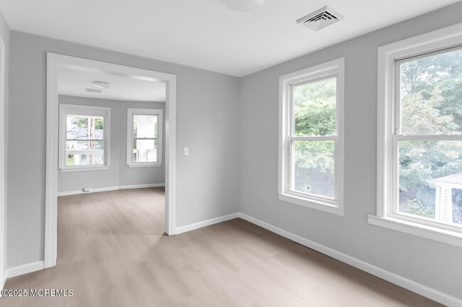 Building Photo - 1121 Sewall Ave