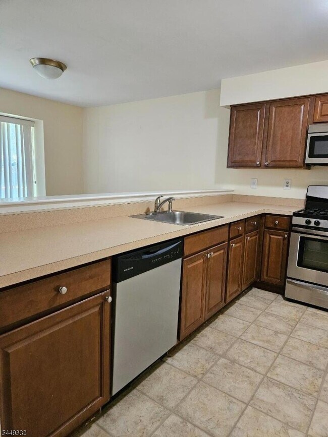 Building Photo - 271 Abbey Dr