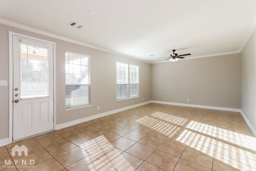 Building Photo - 11018 Tipton Oaks Dr