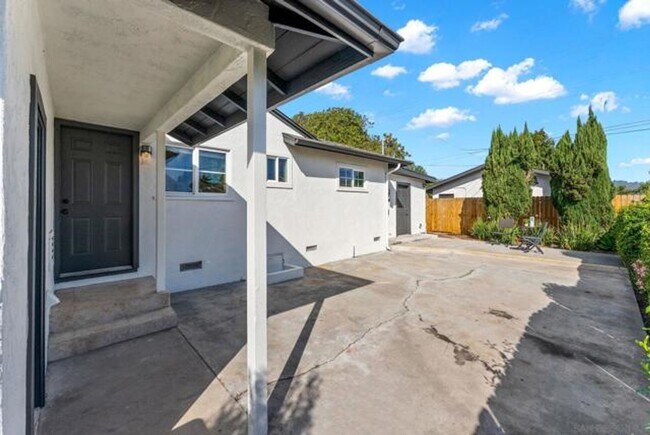 Building Photo - 8420-8424 Dallas St