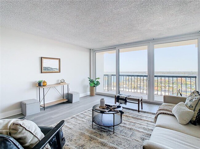 Building Photo - 400 Island Way