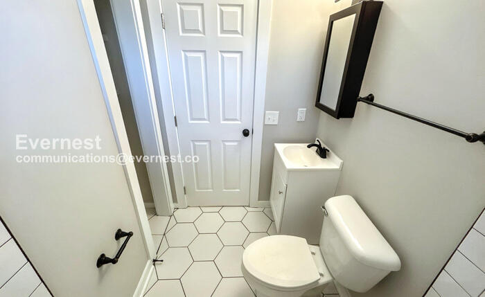 Building Photo - 1728 17th Ave N