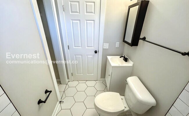 Building Photo - 1728 17th Ave N