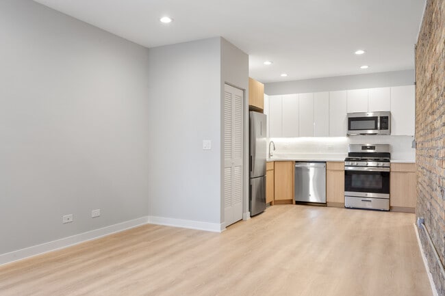 Building Photo - 7383 N Damen Ave