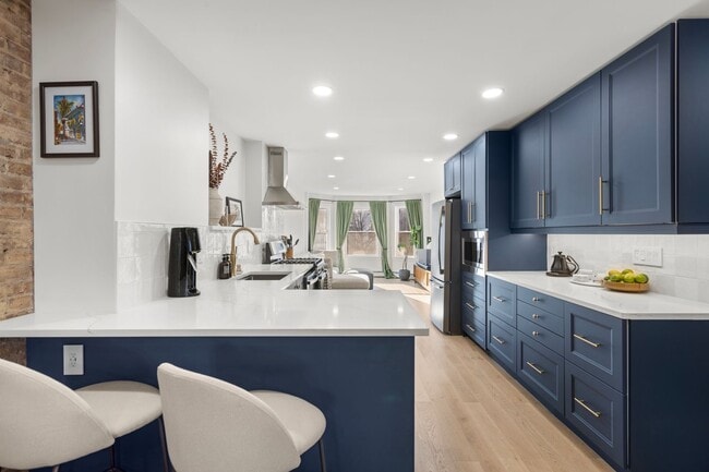 Building Photo - 302 4th St