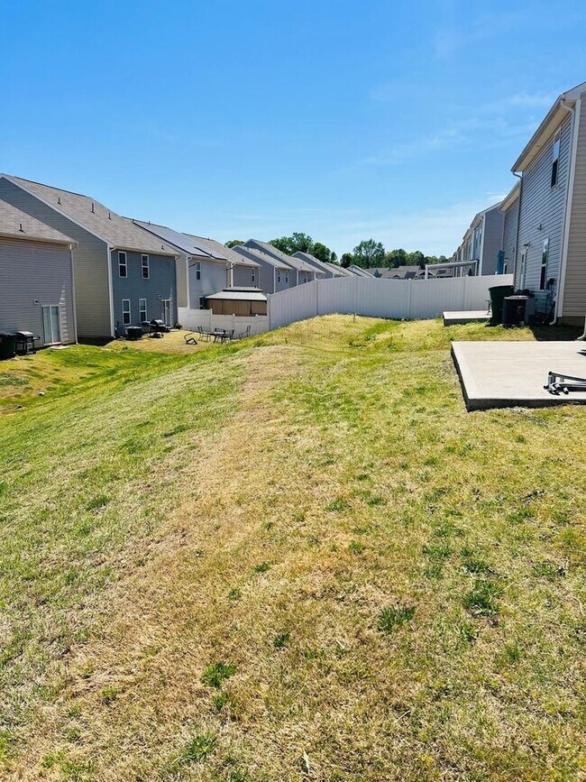 Building Photo - Spacious 4BR House in Charlotte