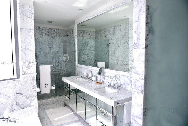 Building Photo - 17475 Collins Ave