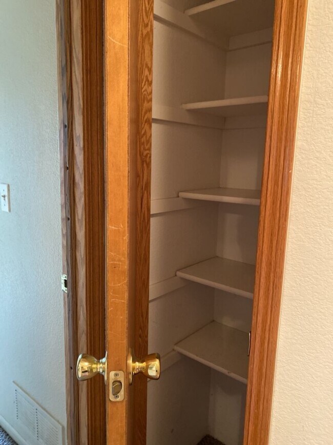 Building Photo - STUDENTS WELCOME! Single-Family Home Walking Distance to CSU!