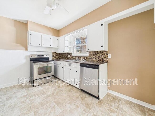 Building Photo - 871 Kennebec Ave