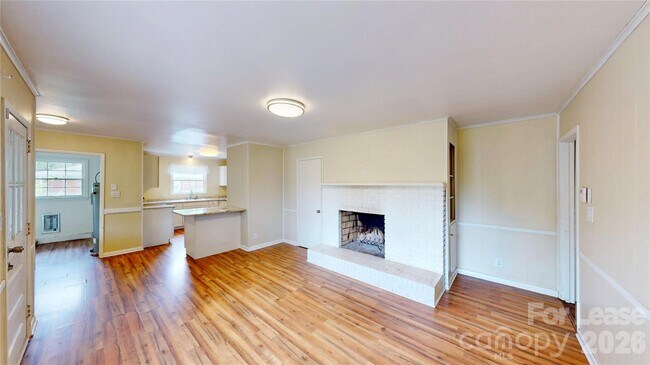 Building Photo - 6821 View Way Dr