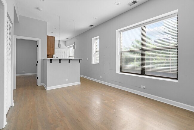 Building Photo - 948 N Washtenaw Ave