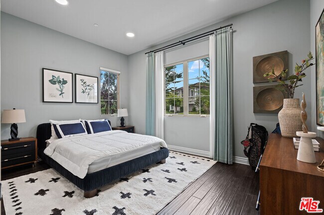 Building Photo - 55 suede