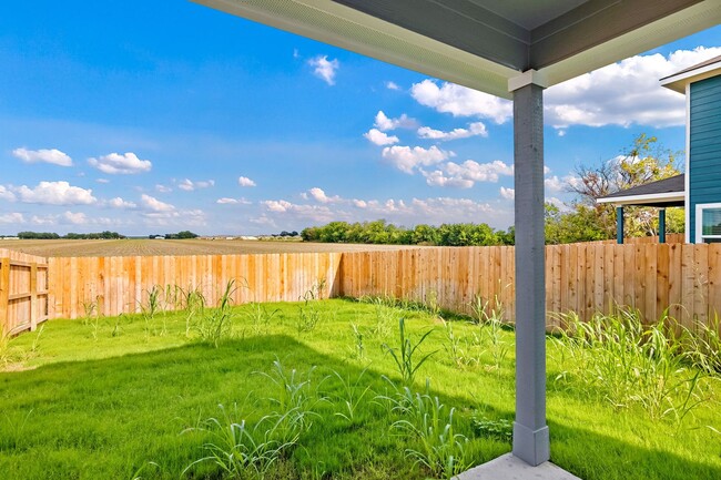 Building Photo - Luxury 3/2.5 Townhome in Seguin