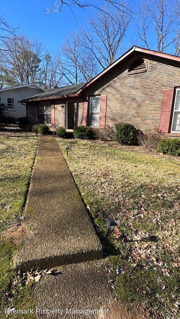 3 br, 1.5 bath House 672 Huntington Ridg... 672 Huntington Ridge Dr