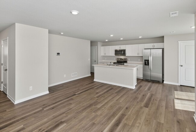 Building Photo - MODERN COMFORT!! 3 Bedroom, 3 Bathroom Townhome in Urbandale!