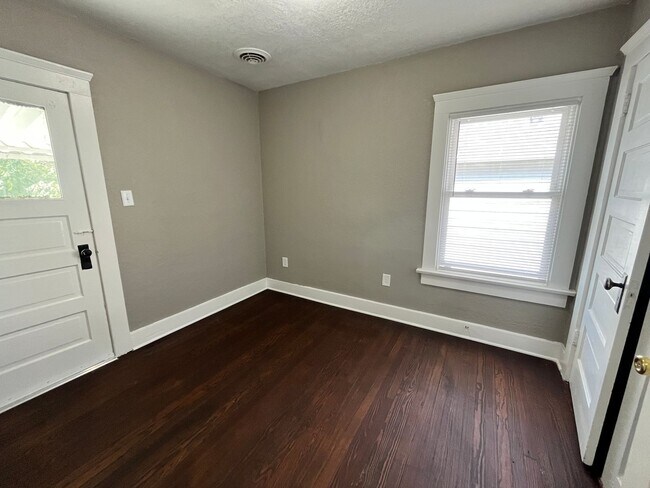 Building Photo - 3320 Broadway- Beautiful Four Bedroom Home!